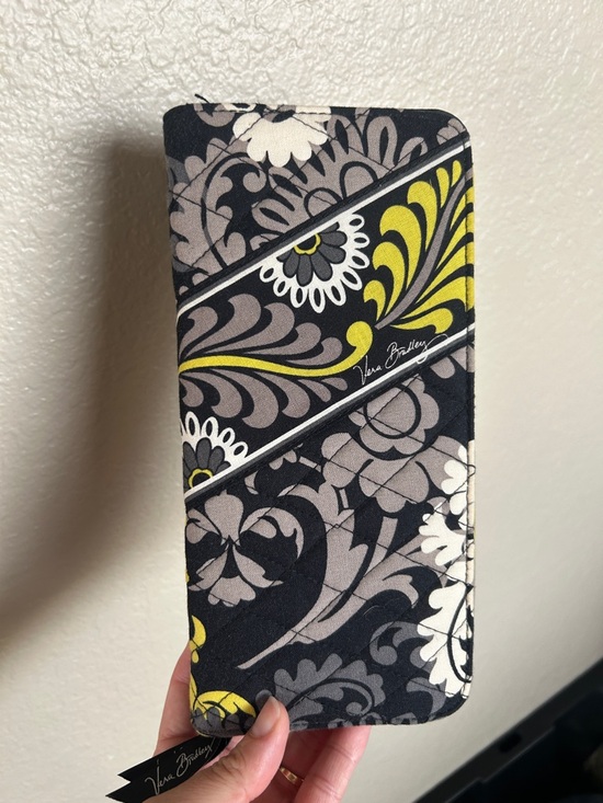 Vera Bradley Handbags - NWOT Vera Bradley Large Clutch - Travel Wallet